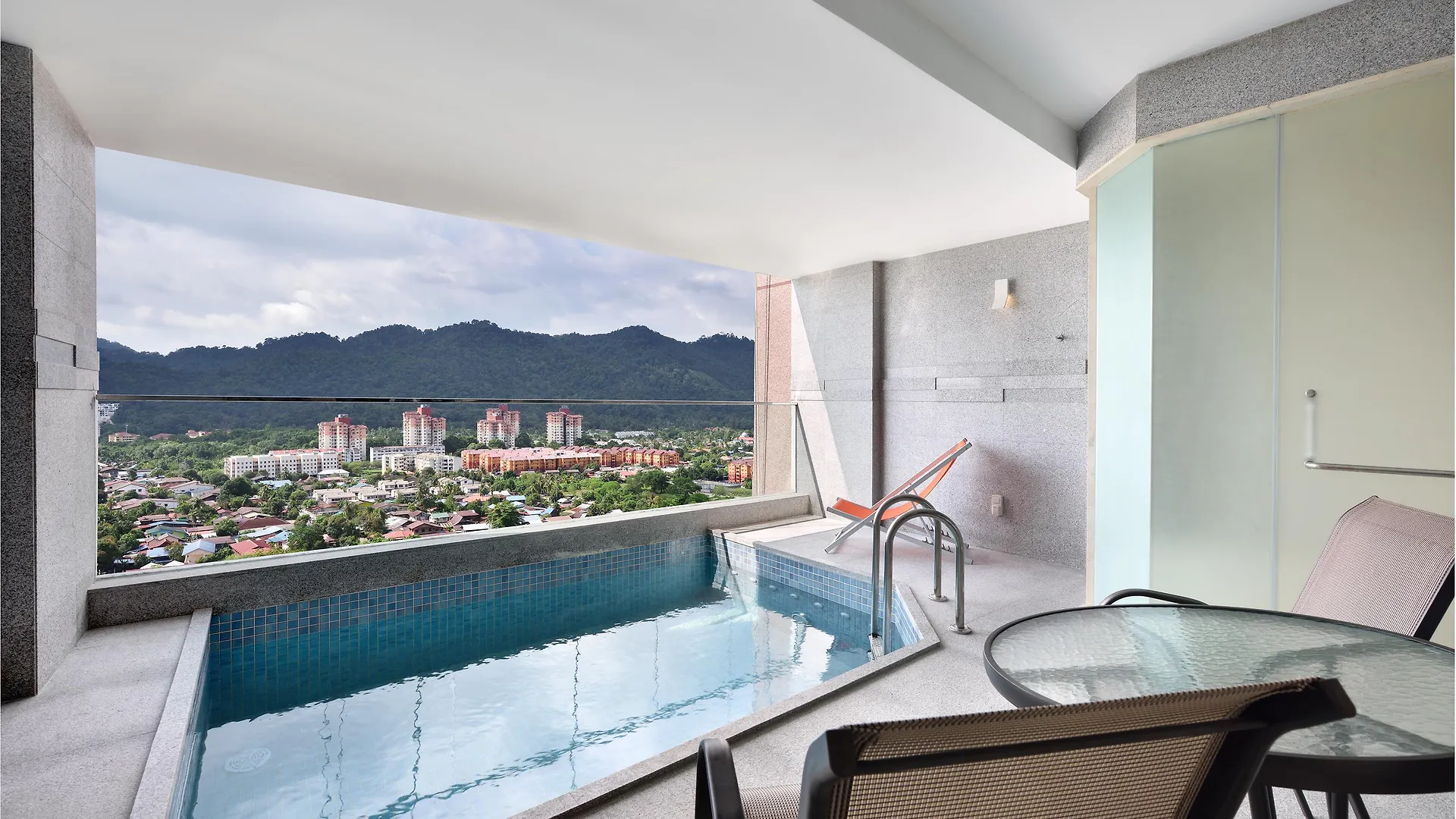 Lexis Suites Penang Bayan Lepas Otel