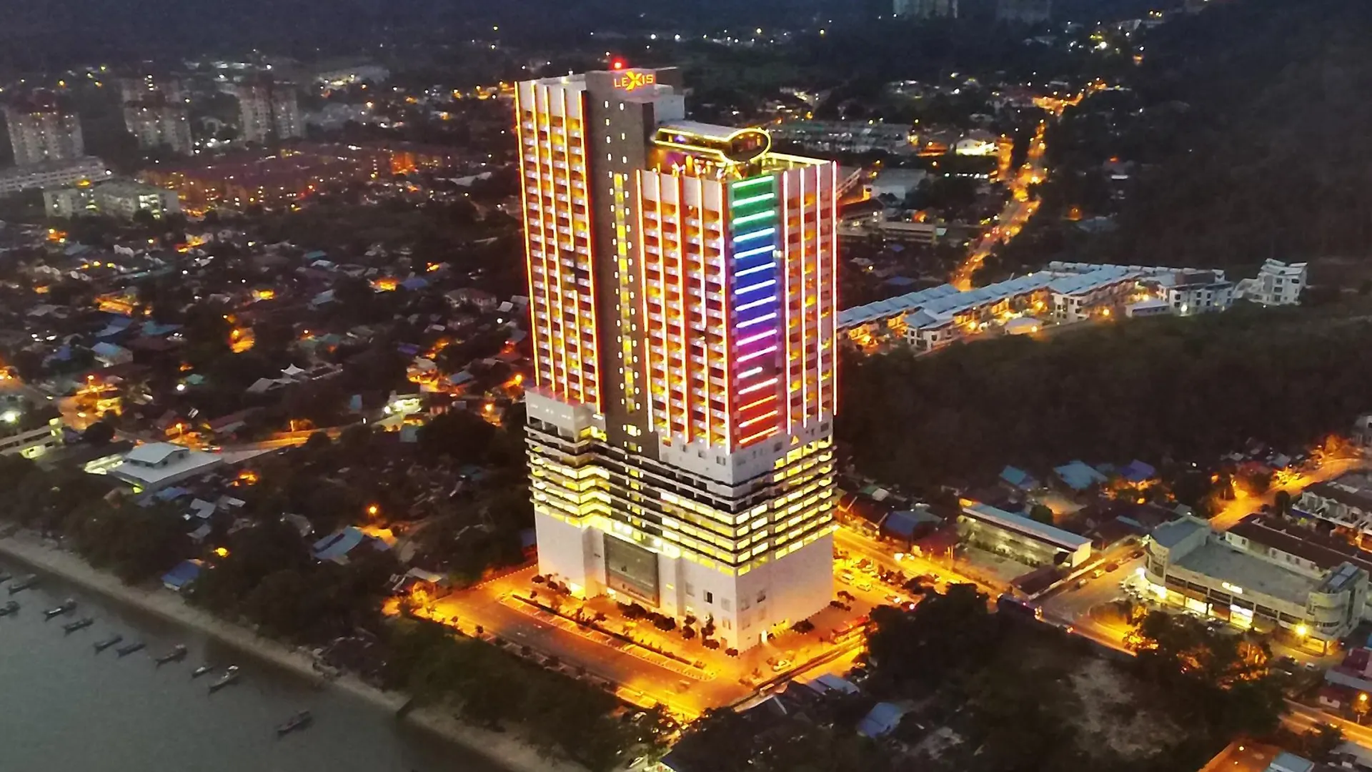 Lexis Suites Penang Bayan Lepas 5*,