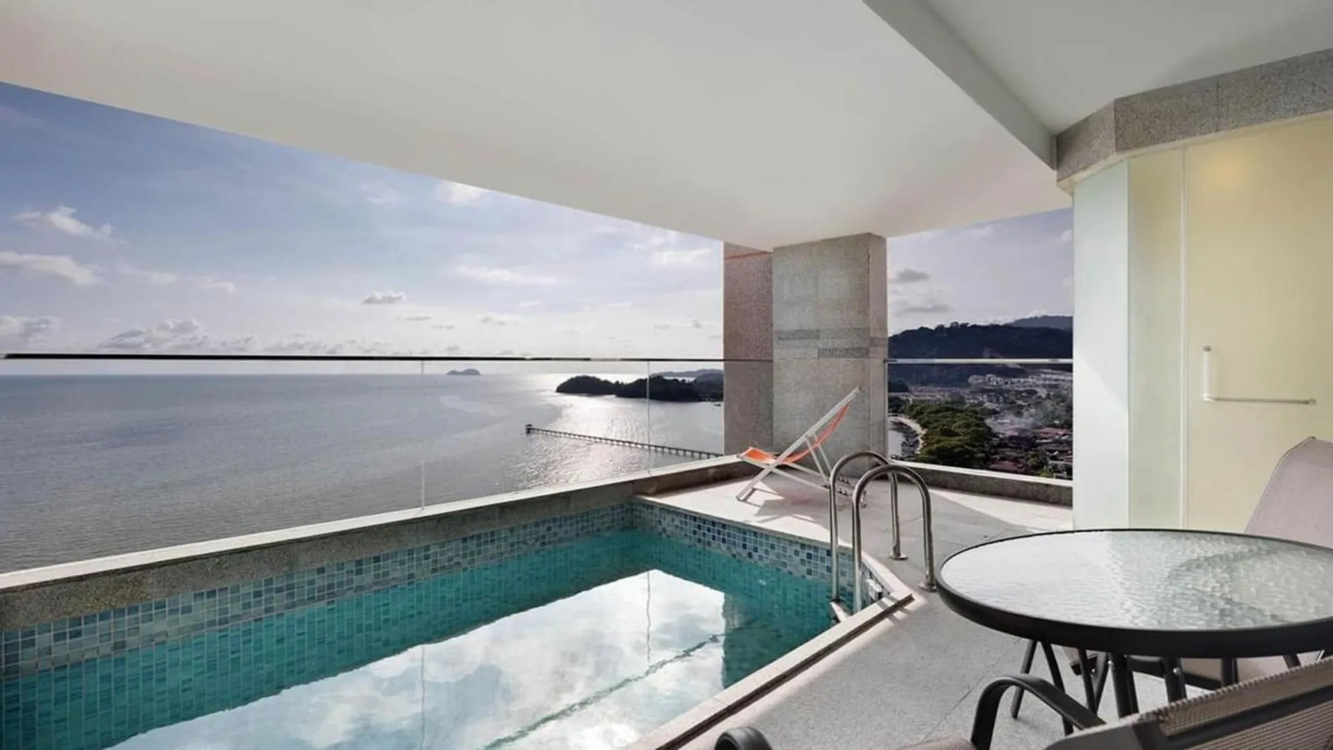 Lexis Suites Penang Bayan Lepas Otel